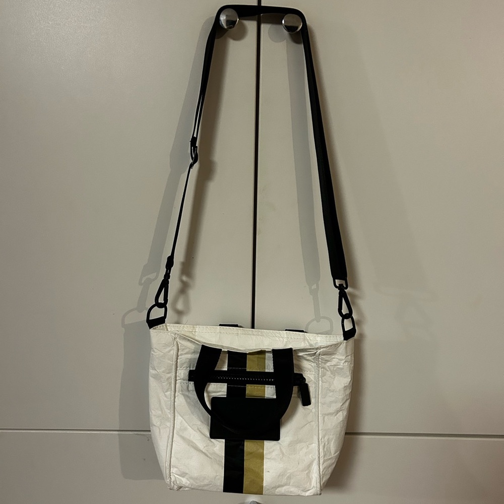 ALOHA Collection White/Black Crossbody Le Voyageur